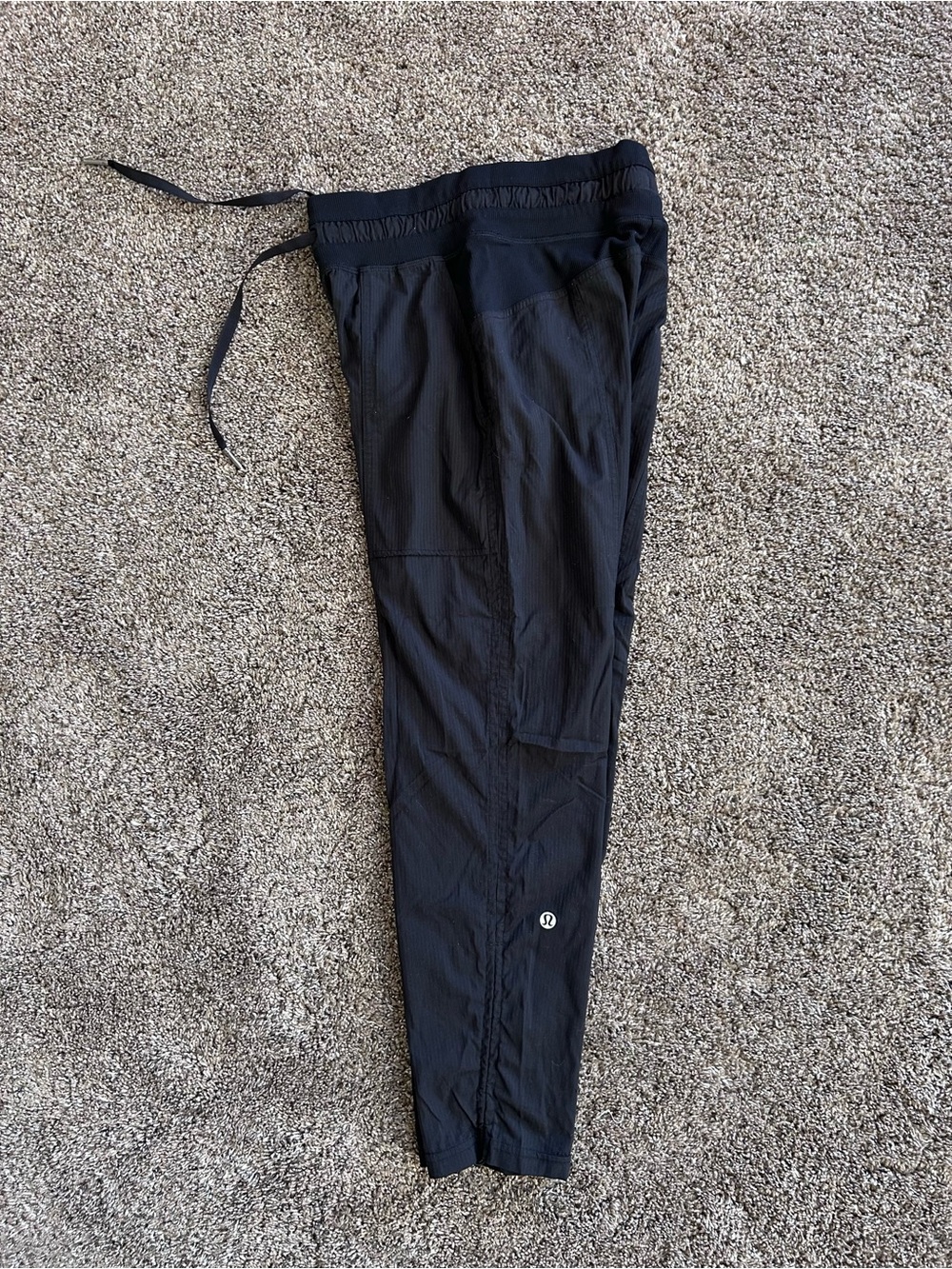 Lululemon Dance Studio Cropped Pant. Like new. Size 0.